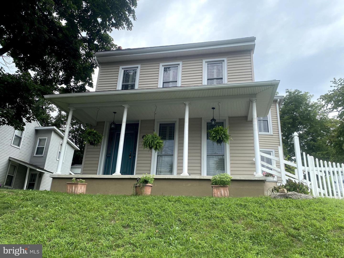 625 S Reading Ave Property Photo 2