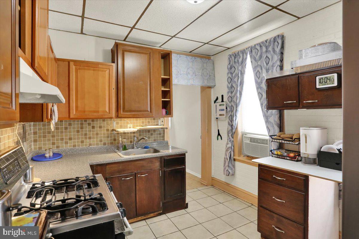943 N 10th St Property Photo 12