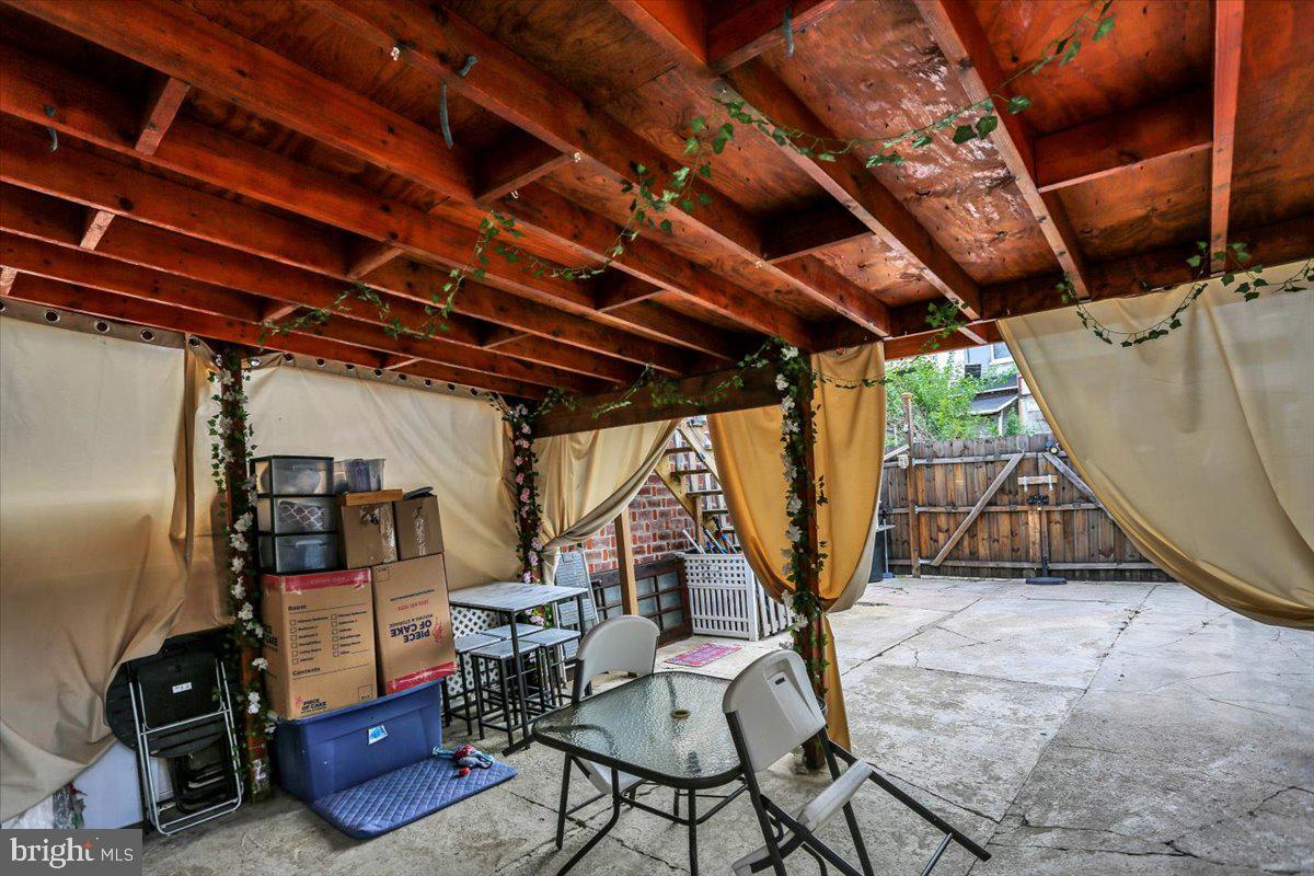 943 N 10th St Property Photo 29