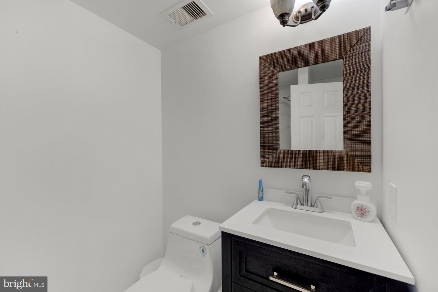 1012 Yarn Ct Property Photo 9