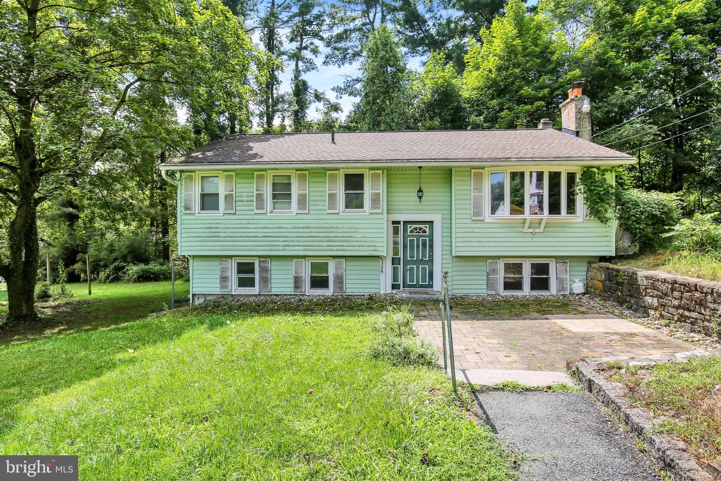 3323 E Galen Hall Rd Property Photo 1