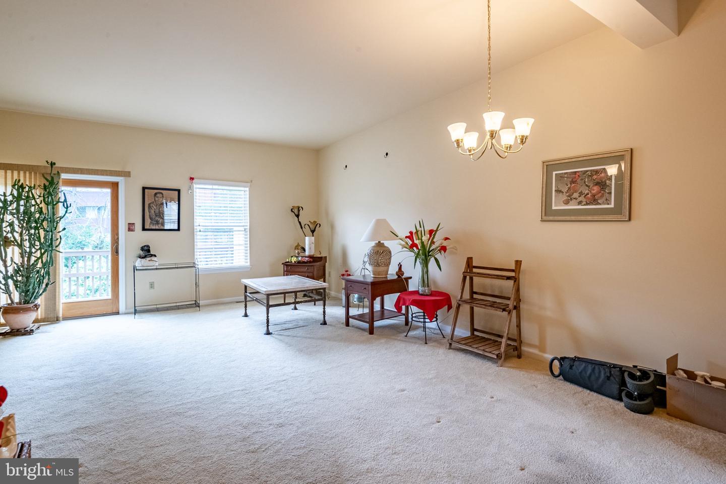 7 Charlemont Ct Property Photo 5