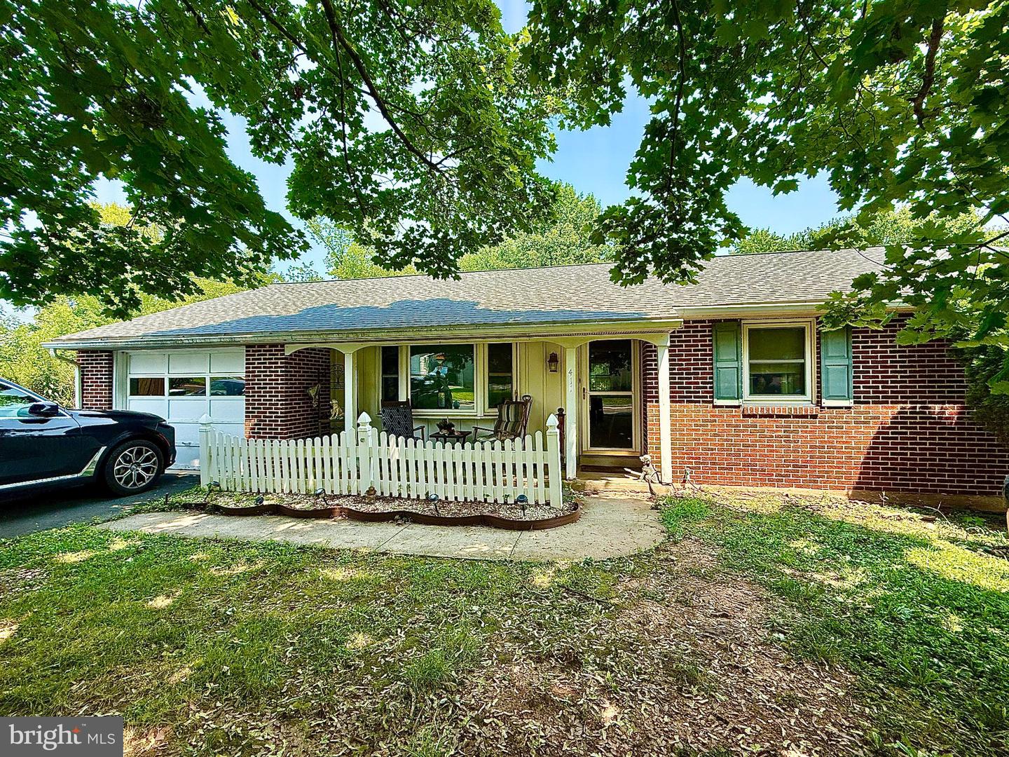 411 Mill St Property Photo 1