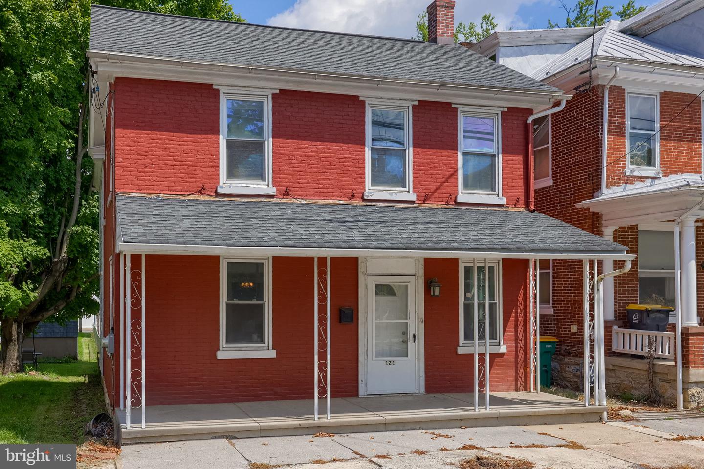 121 W Penn Ave Property Photo 4