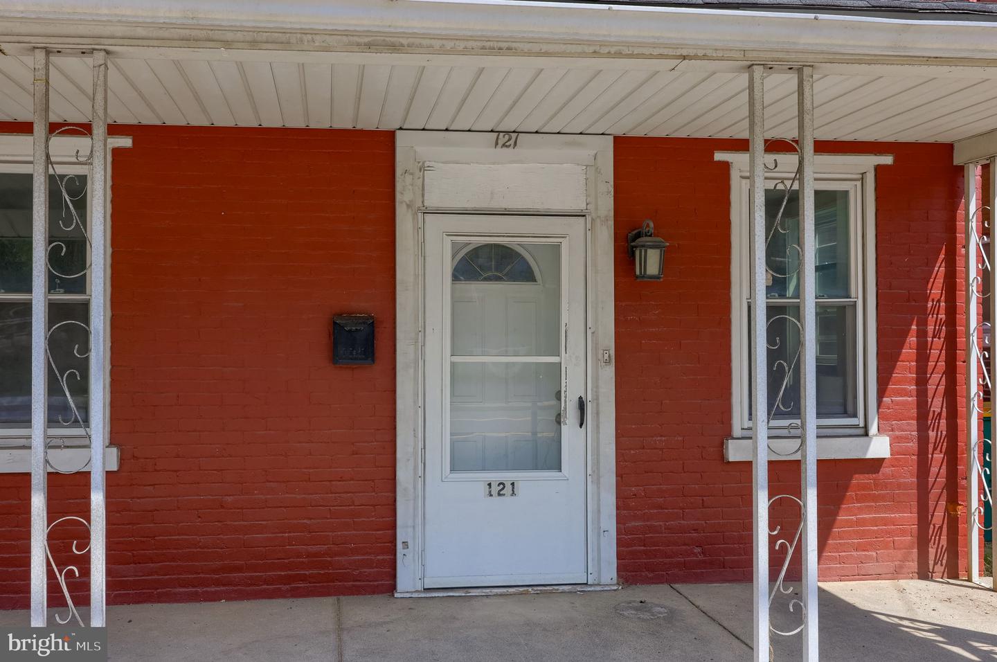 121 W Penn Ave Property Photo 5