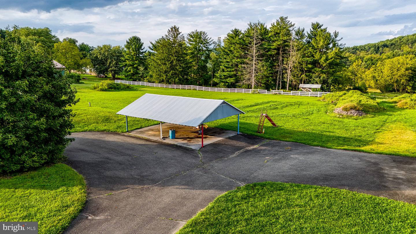 725 Evans Rd Property Photo 11
