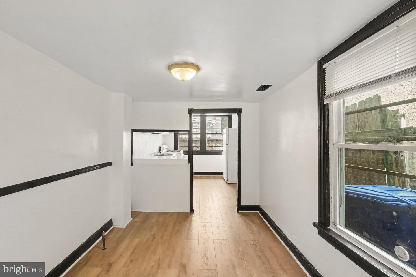 929 Washington St Property Photo 8