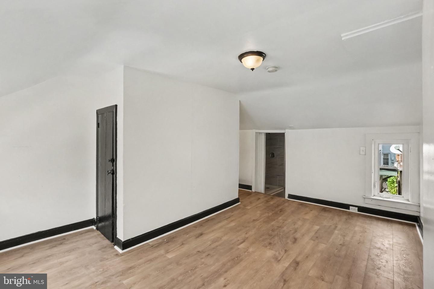 929 Washington St Property Photo 15