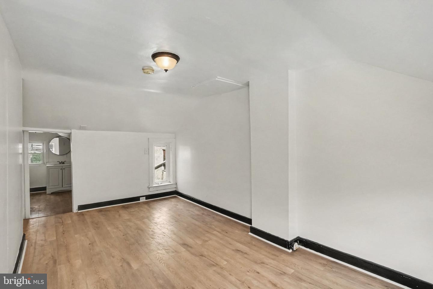 929 Washington St Property Photo 16