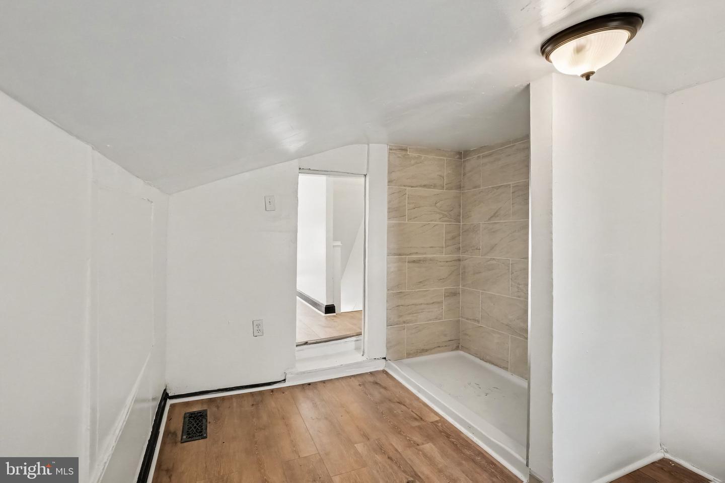 929 Washington St Property Photo 20