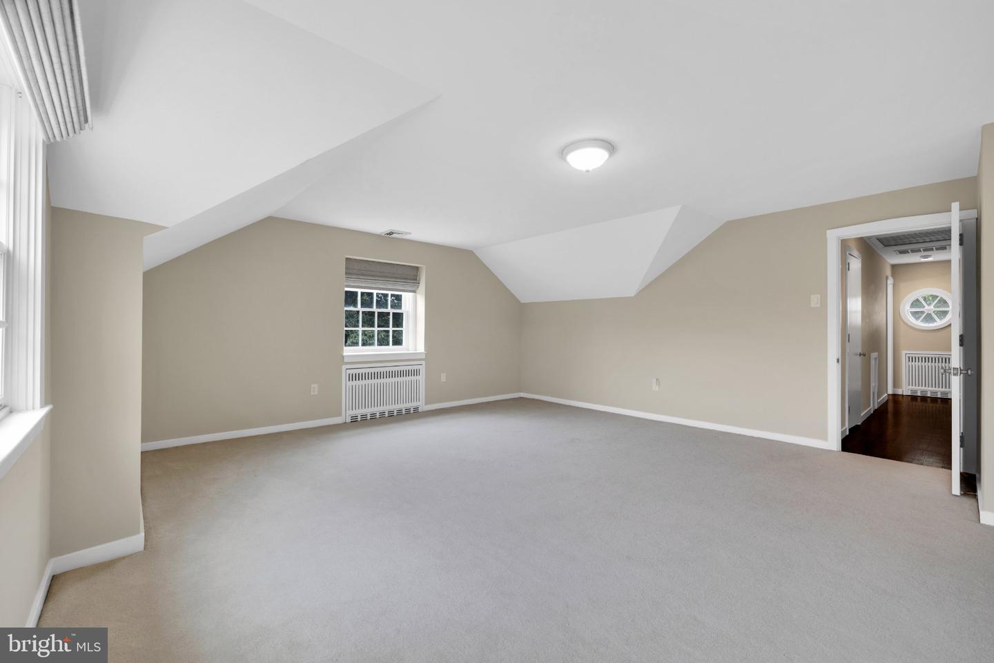 558 Brownsville Rd Property Photo 28
