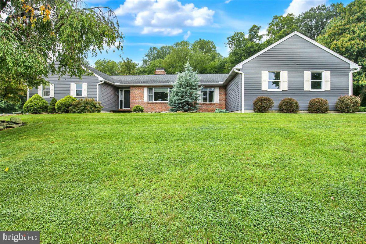 12 Schoolhouse Ln Property Photo 1