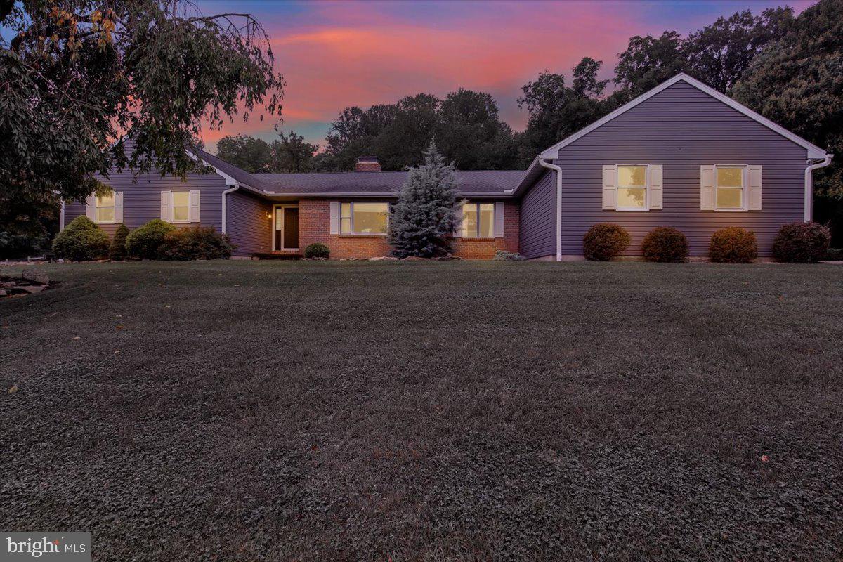 12 Schoolhouse Ln Property Photo 2