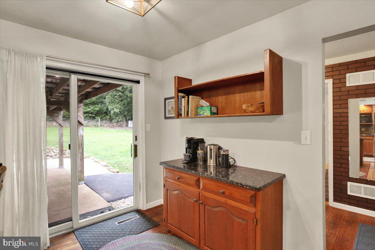 12 Schoolhouse Ln Property Photo 6