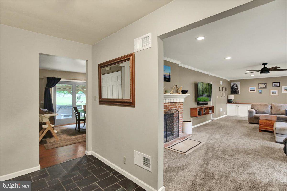 12 Schoolhouse Ln Property Photo 14