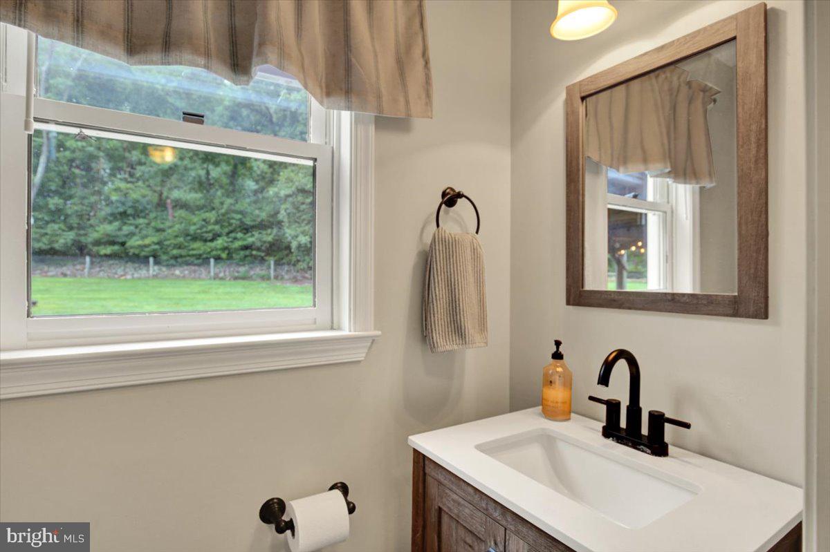 12 Schoolhouse Ln Property Photo 19