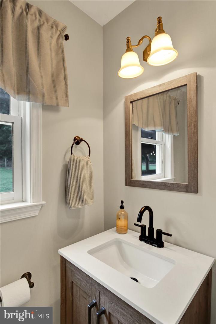 12 Schoolhouse Ln Property Photo 20