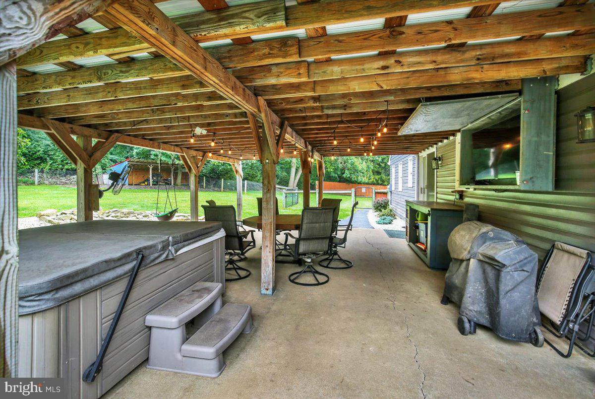 12 Schoolhouse Ln Property Photo 43