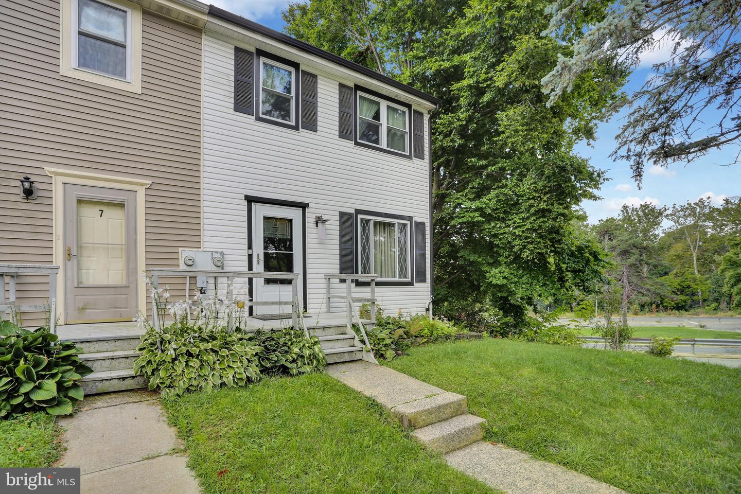 8 Bentley Ct Property Photo 3