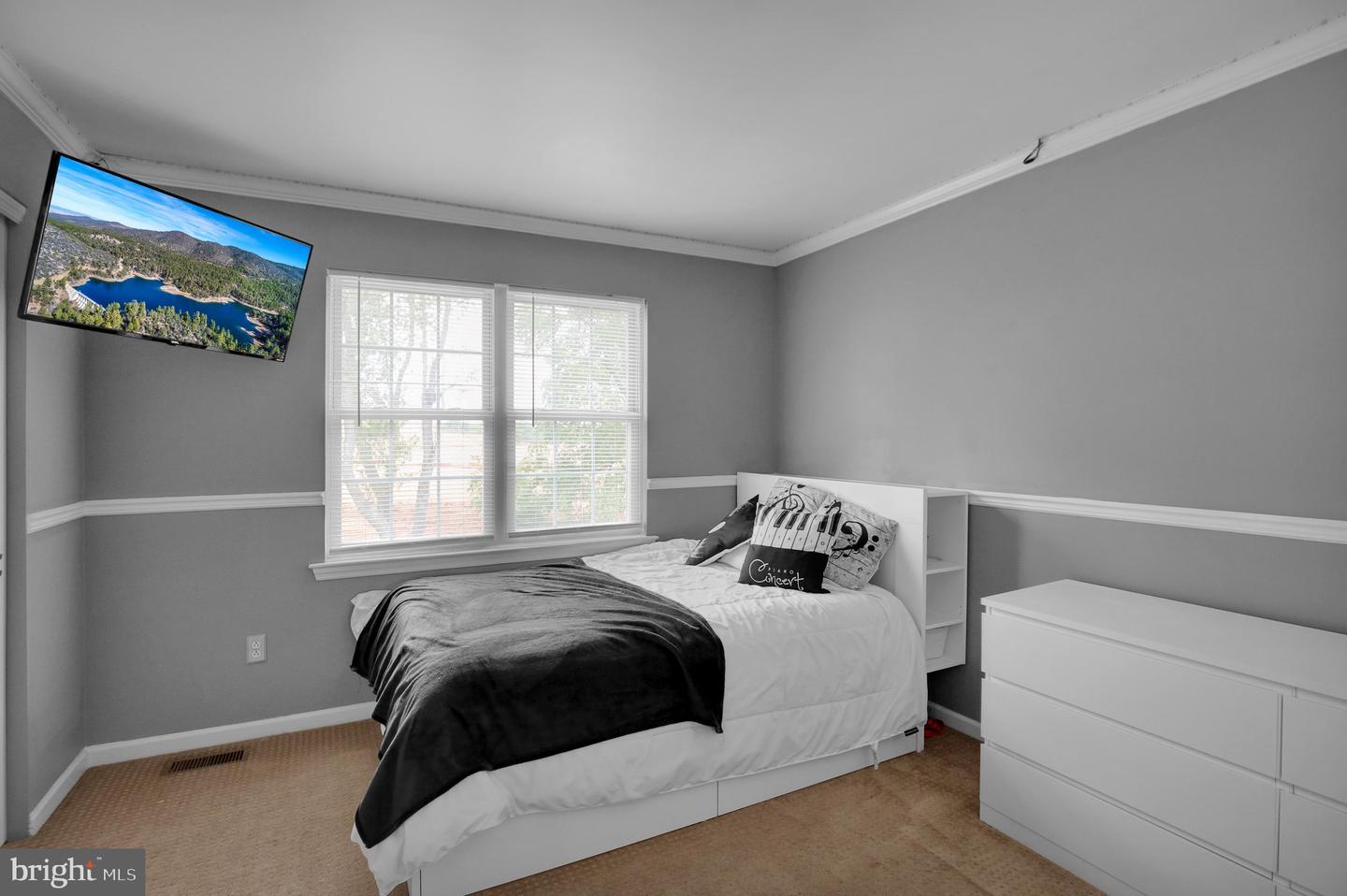 705 Meadowcrest Ln Property Photo 16