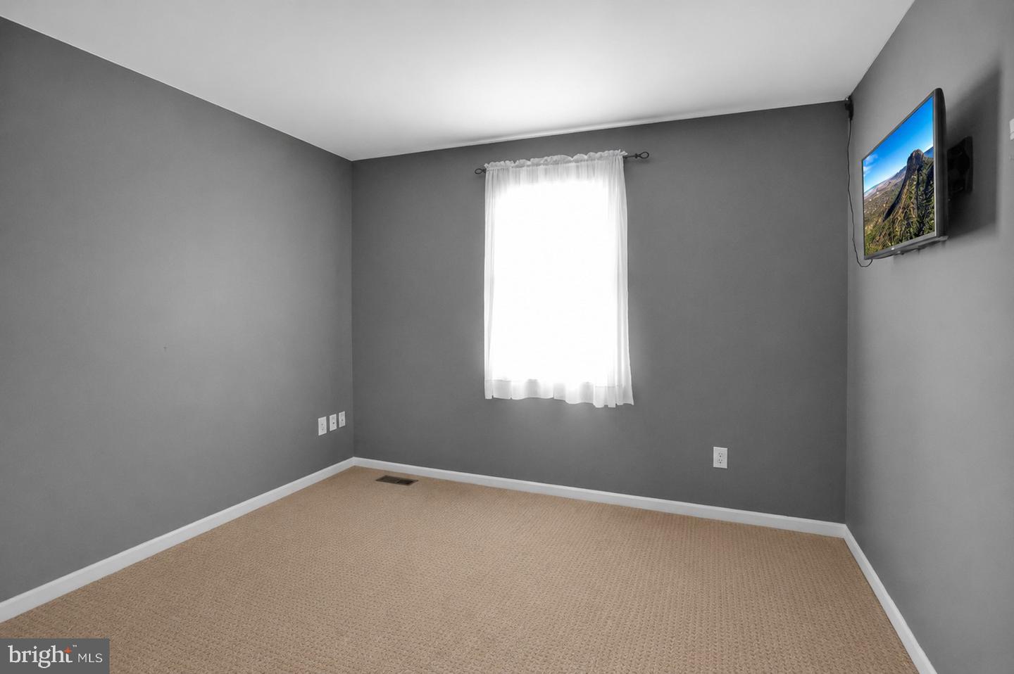 705 Meadowcrest Ln Property Photo 18