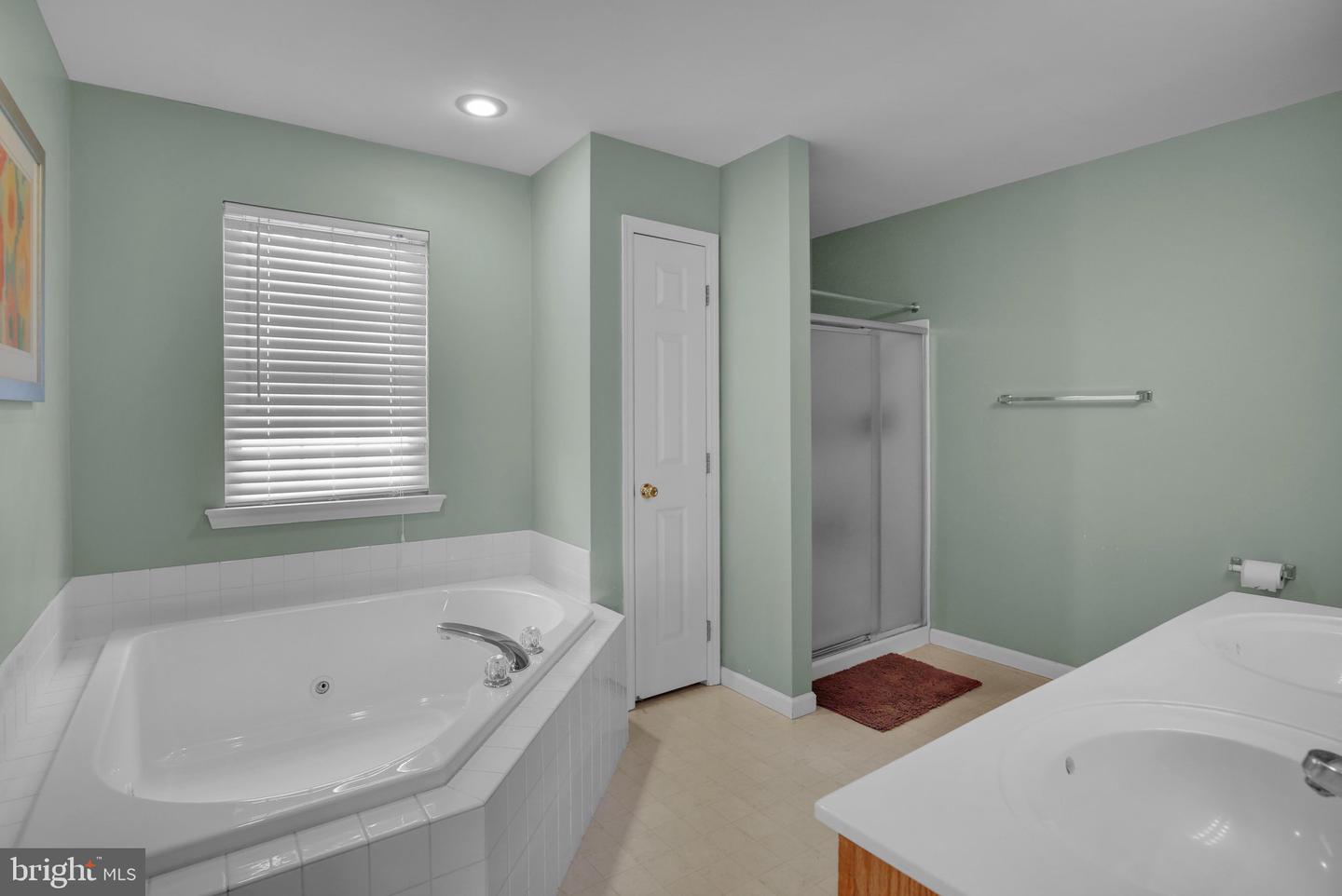 705 Meadowcrest Ln Property Photo 25
