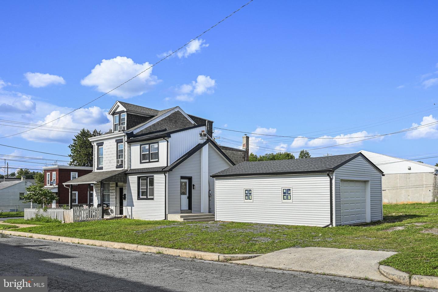 1257 Chester St Property Photo 1