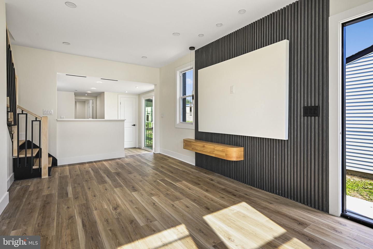 1257 Chester St Property Photo 3