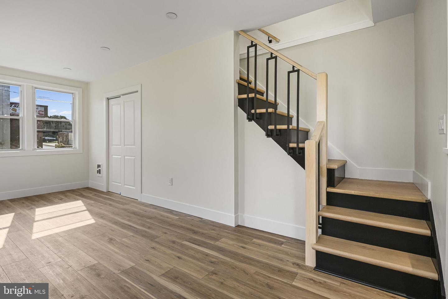 1257 Chester St Property Photo 5