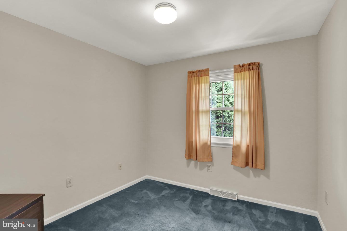 16 Adele Ave Property Photo 15
