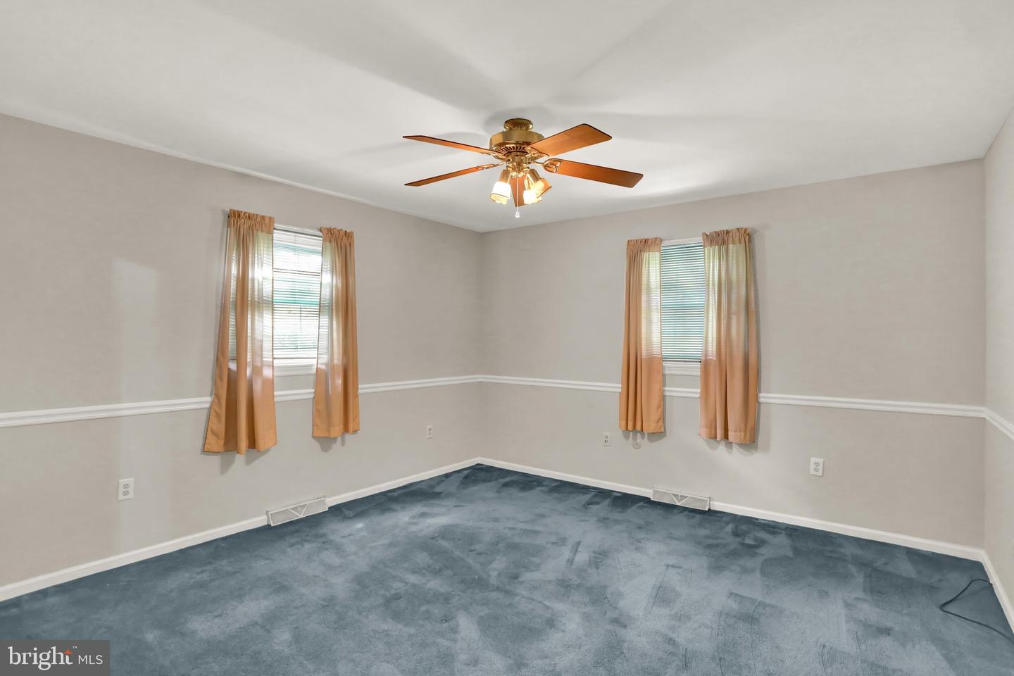 16 Adele Ave Property Photo 17