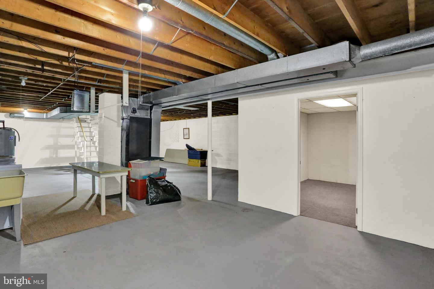 16 Adele Ave Property Photo 22