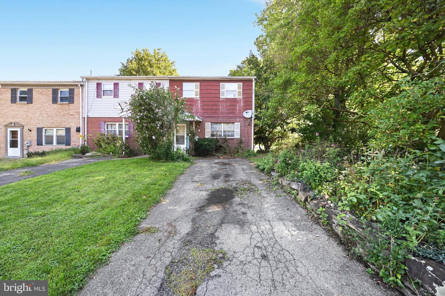 1368 Fox Run Property Photo 4