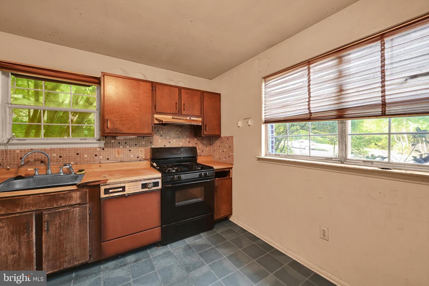 1368 Fox Run Property Photo 10
