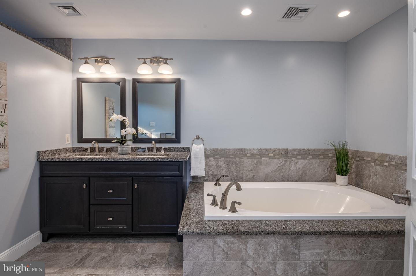 8 Hidden Brook Way Property Photo 23