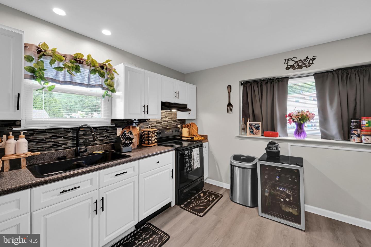1055 Deer Run Property Photo 11