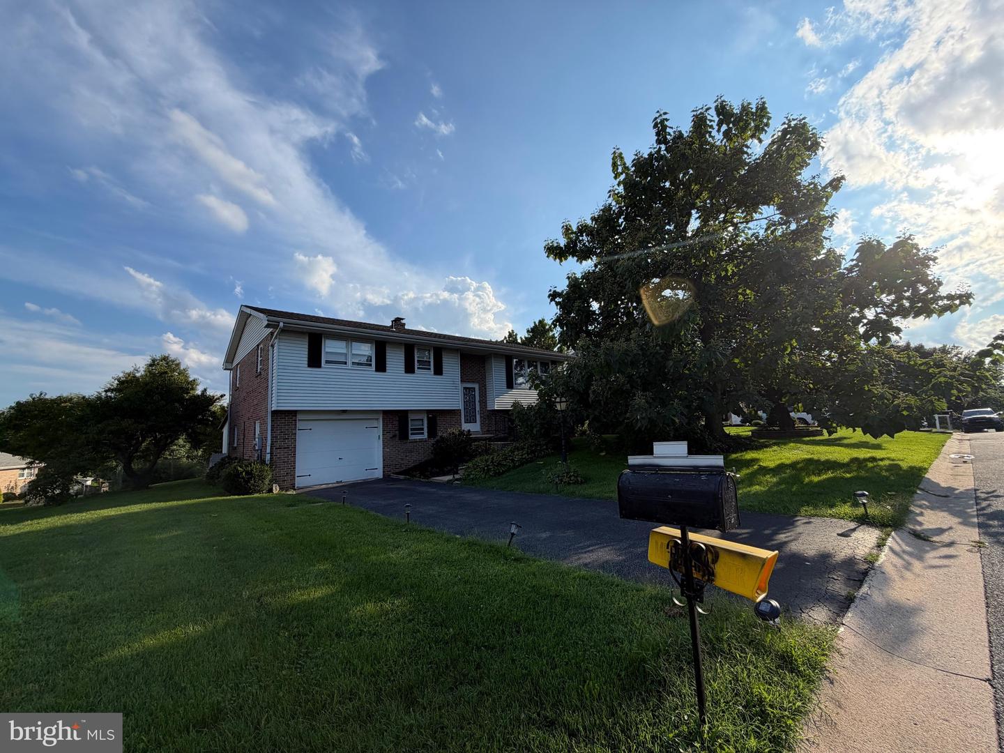 608 Beach St Property Photo 1