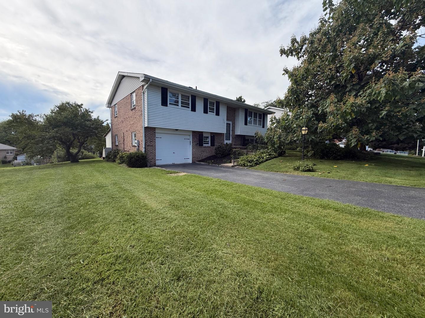 608 Beach St Property Photo 1