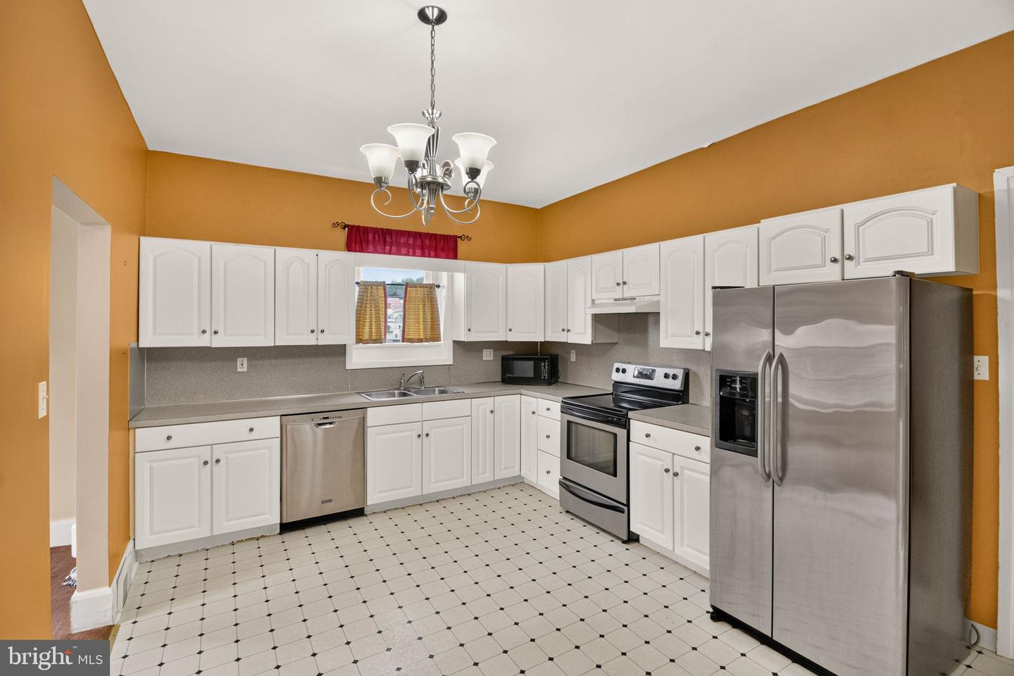 125 E Chestnut St Property Photo 7