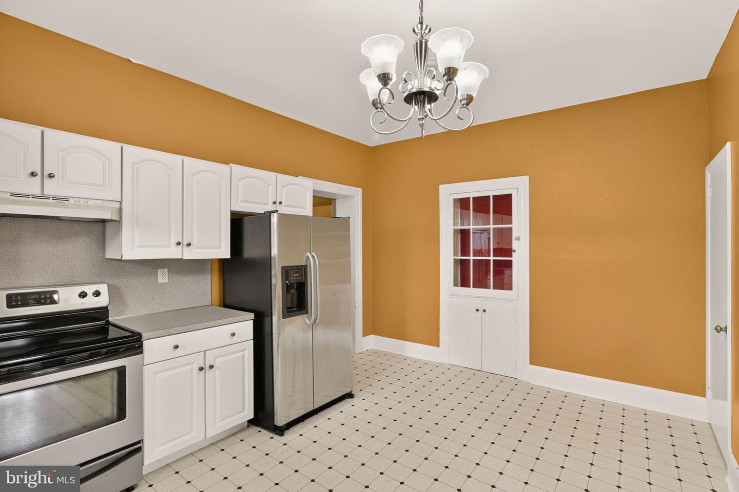 125 E Chestnut St Property Photo 8