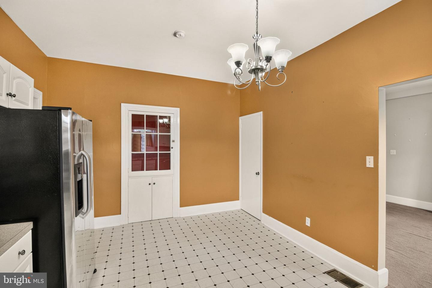 125 E Chestnut St Property Photo 10