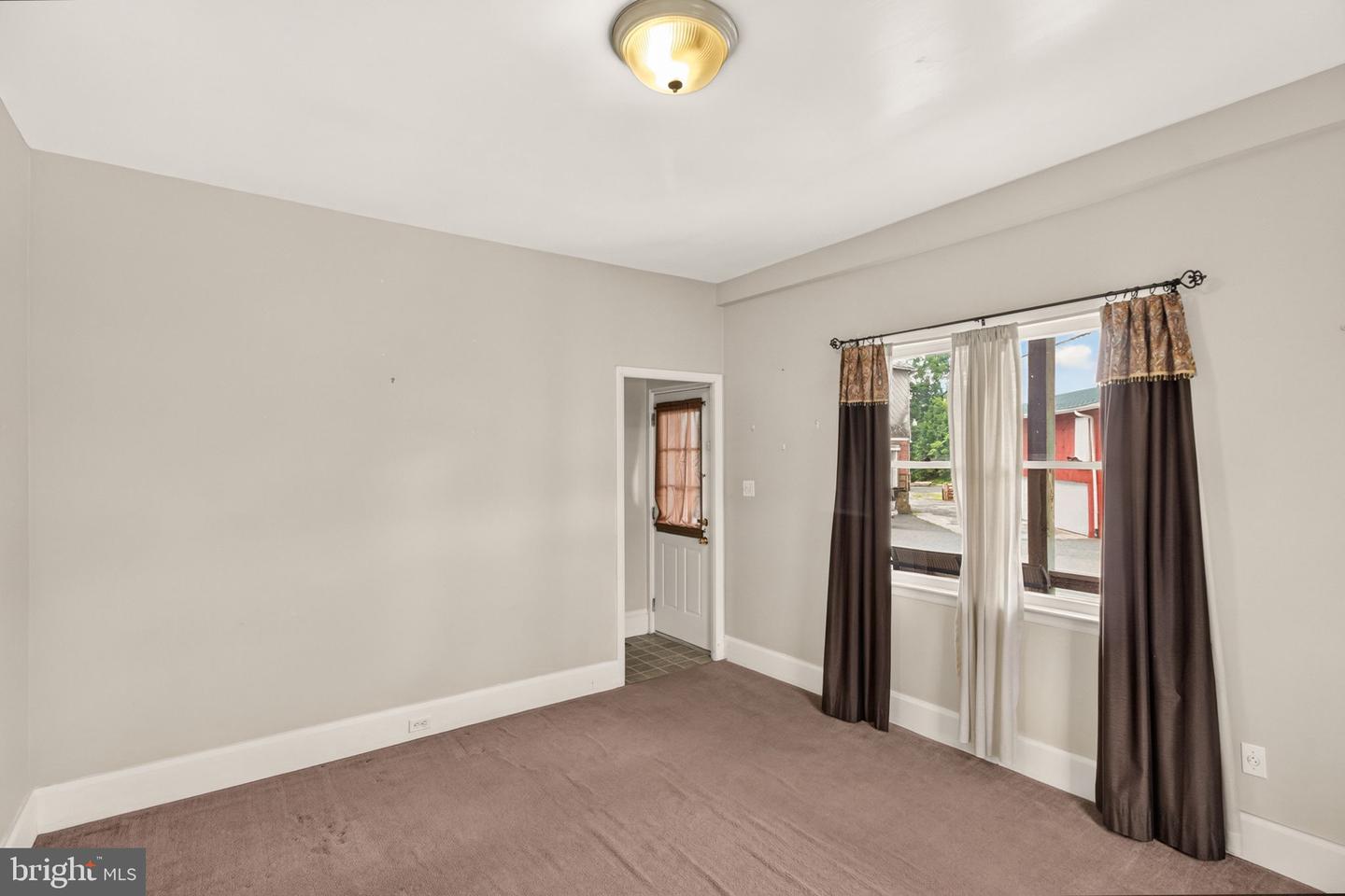 125 E Chestnut St Property Photo 13