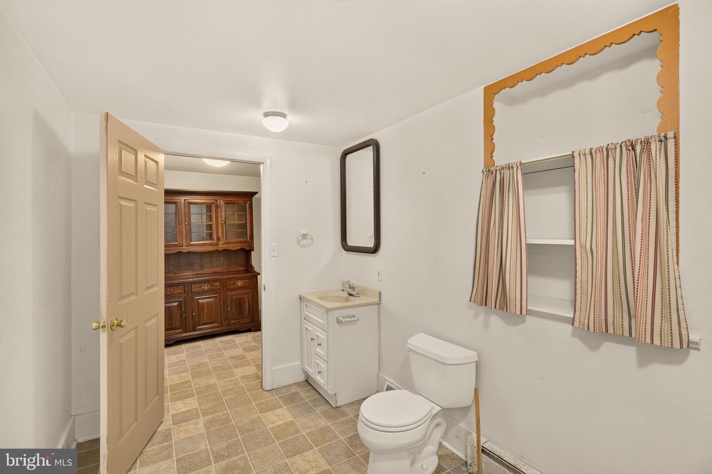 125 E Chestnut St Property Photo 16