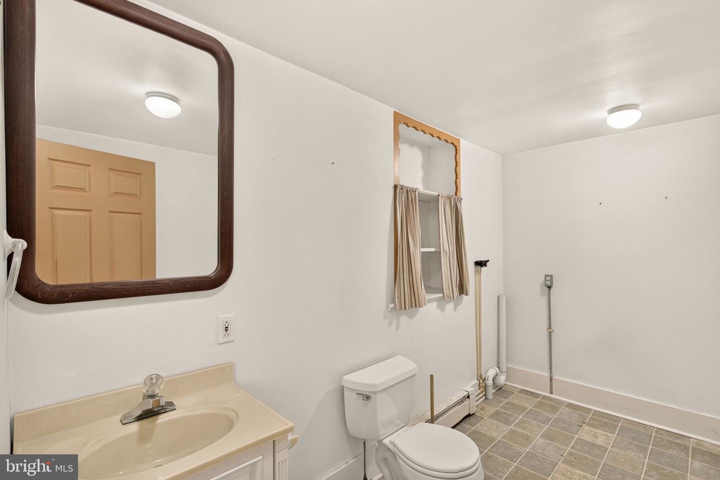 125 E Chestnut St Property Photo 17