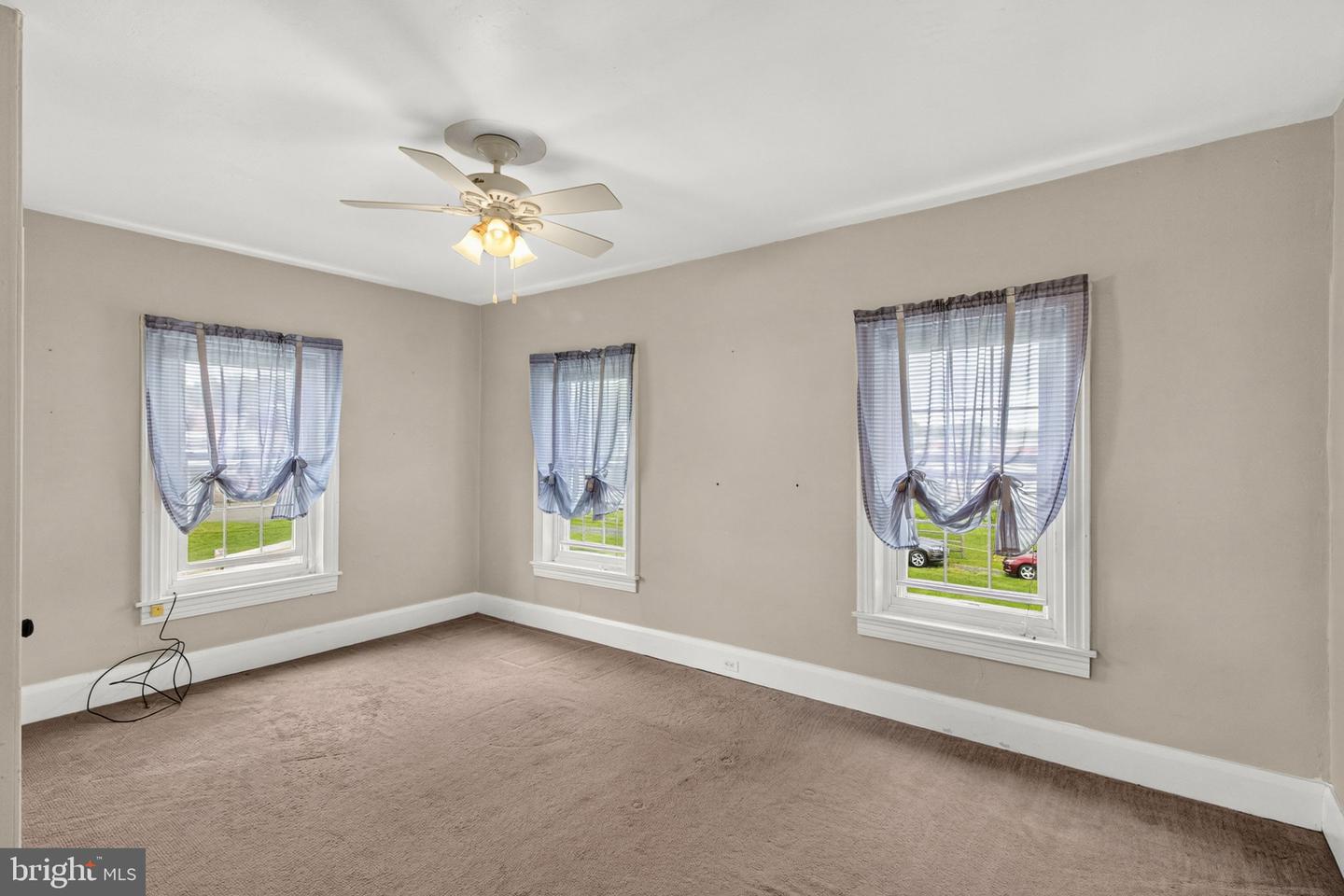 125 E Chestnut St Property Photo 18