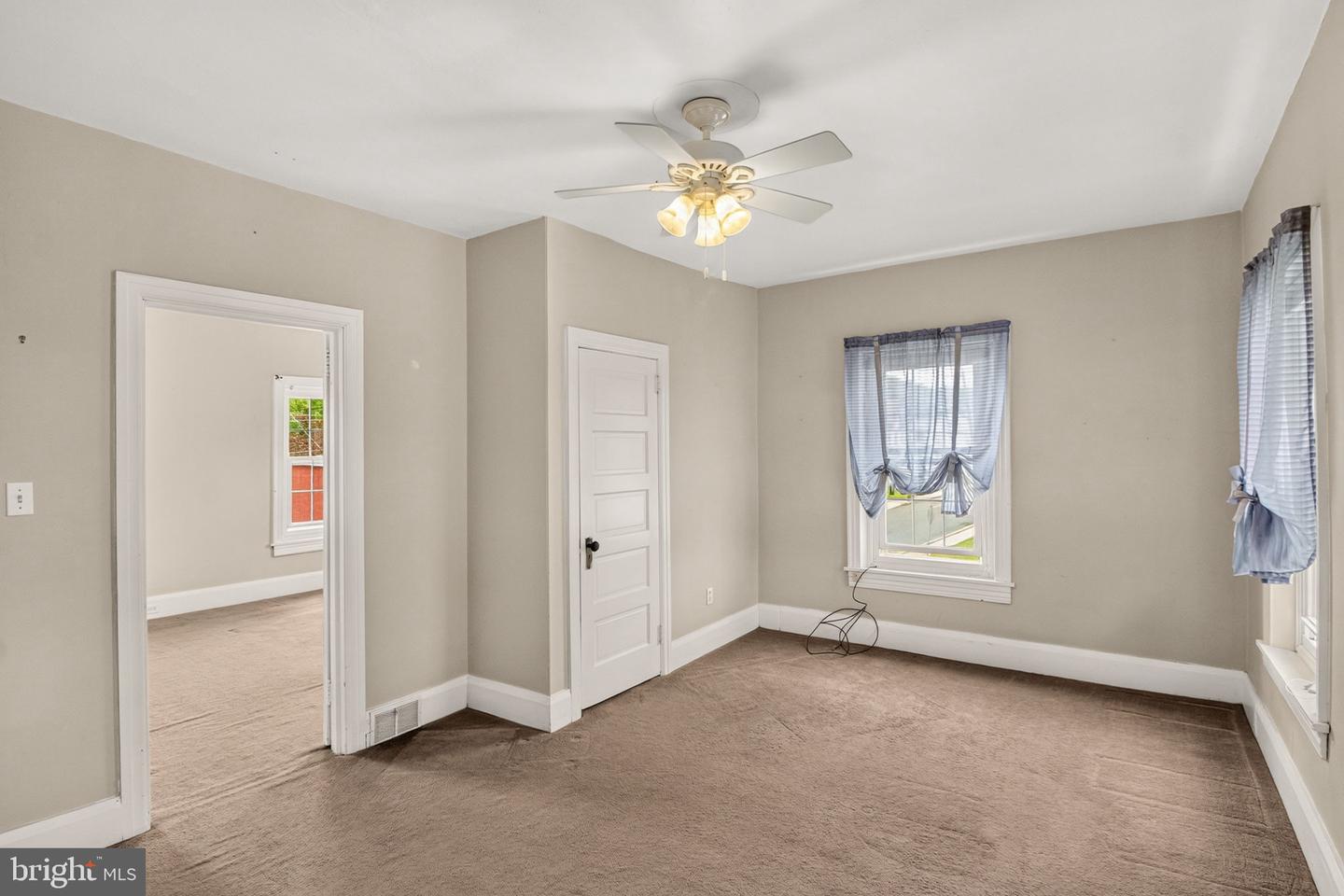 125 E Chestnut St Property Photo 19