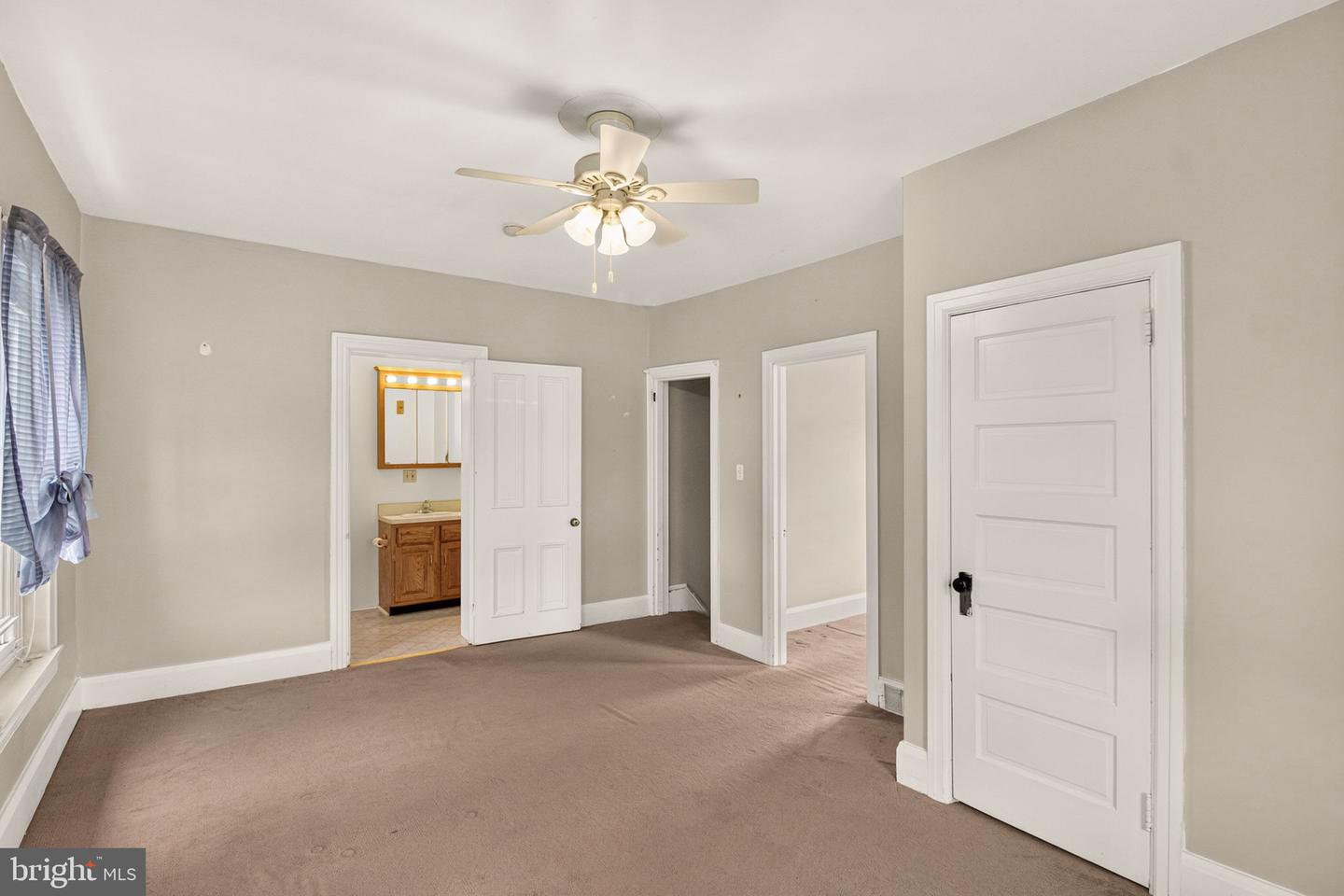 125 E Chestnut St Property Photo 20