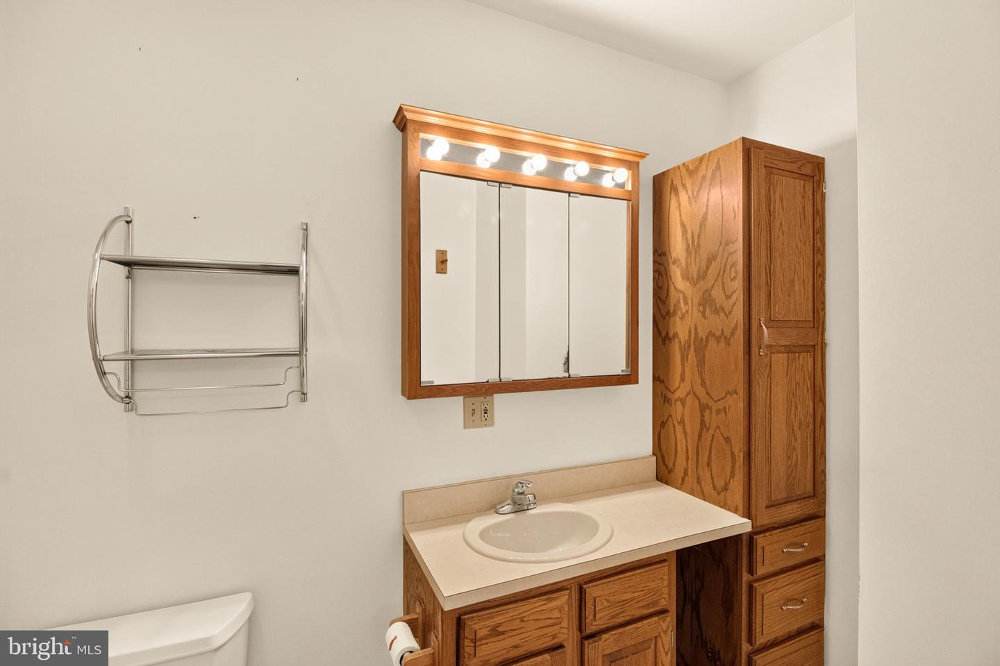 125 E Chestnut St Property Photo 22