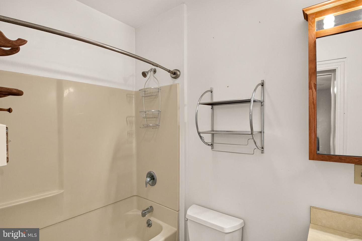 125 E Chestnut St Property Photo 23