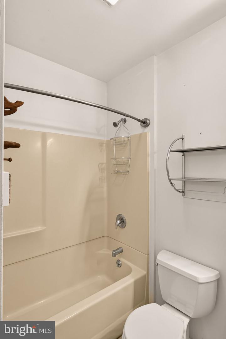 125 E Chestnut St Property Photo 24